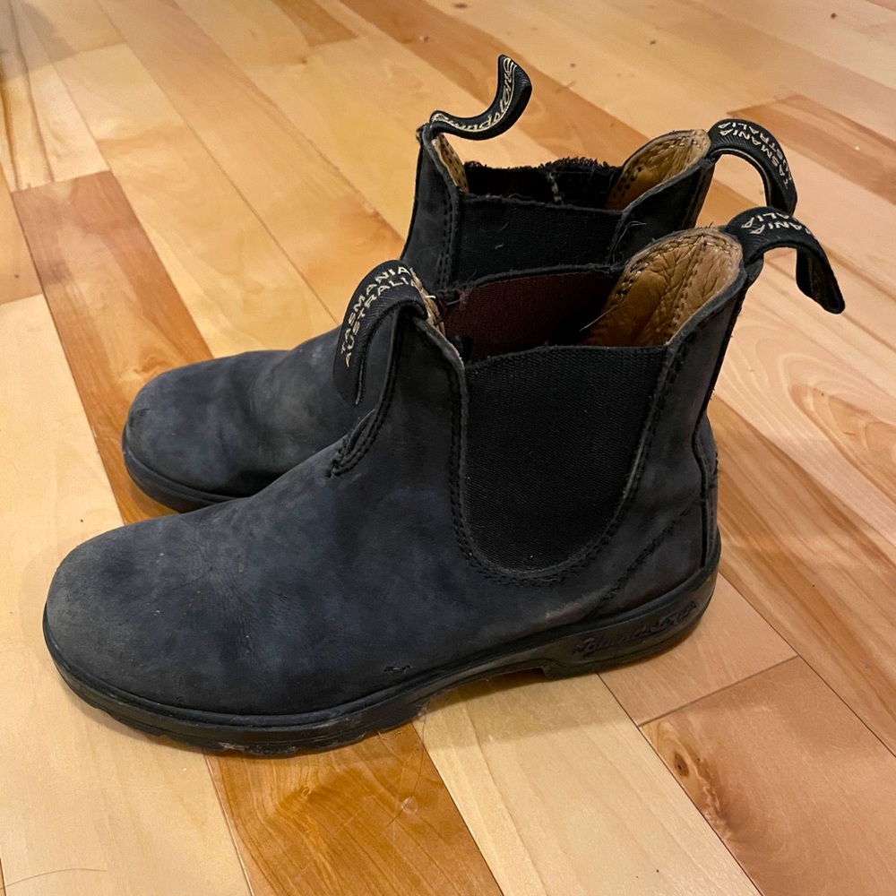 Blundstone 587 boots in rustic black size 3